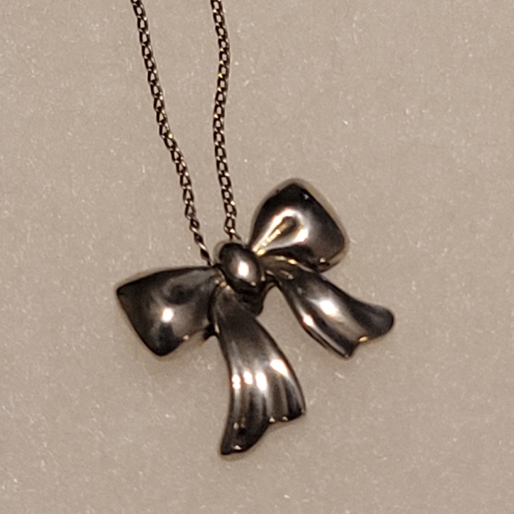 Tiffany & Co. Vintage Ribbon Bow Pendant & Necklace - Picture 2 of 5